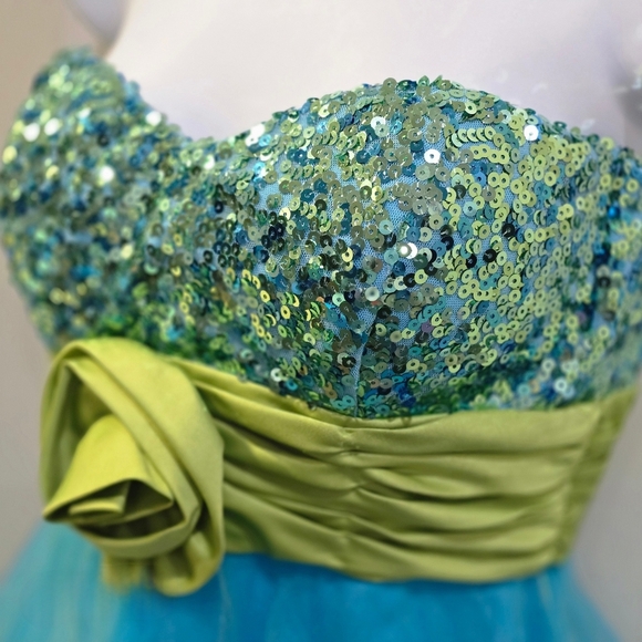 B Darlin ✦ Blue Strapless Party Dress ✦ Sequin Bodice + Tulle Flare ✦ XS EUC - Picture 5 of 17